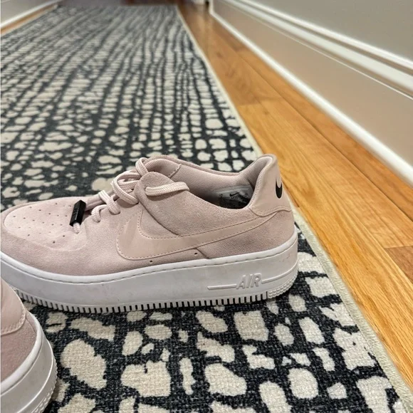 Nike Pink Sneakers - Picture 13 of 13